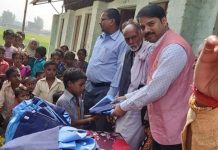 युवा मेयर पटेलद्वारा सयौं विधार्थीलाई कपडा वितरण