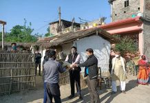 कोरोना भाईरसबाट लडिरहेको समयमा विपन्न परिवारलाई गौर नगरपालिकाद्धारा राहत वितरण