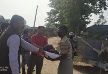 डोम र दलित बस्तीमा गौर नगरपालिकाले राहत वितरण