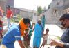 विपन्न परिवारलाई विनयको राहत जनप्रतिनिधी पुग्न न सकेको ठाउँमा स्थानियले बाडे राहत