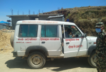 लकडाउनको बेला भैरवी गाउँपालिकाको एम्बुलेन्स बिरामीको नाममा सिफारिस बनाएर कपडा व्यापारी ओसार्दै।