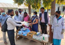 क्वारेन्टीनमा स्वास्थ्य सामग्रीहरु हस्तान्तरण ; नेकपा प्रदेश २ का अध्यक्ष साह