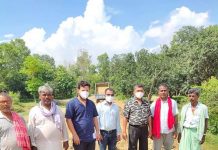 सडक मर्मतको ईशनाथ नपाको प्रमुख प्रशासकीय अधिकृत गुप्ताद्रारा अनुगमन ।