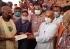 निरन्जन राम र विजय रामको परिवारलाई नगद र खानेकुरा सहयोग