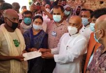 निरन्जन राम र विजय रामको परिवारलाई नगद र खानेकुरा सहयोग
