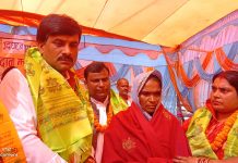 स्व सुकदेव साहकानुको सालिकप्रति विधिवतरुपमा अाज मालार्पण