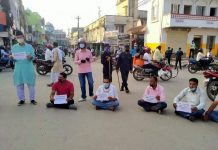 डाक्टर गोबिन्द केसिको समर्थनमा वीरगन्जको घन्टाघरमा शान्तिपुर्ण प्रदर्शन