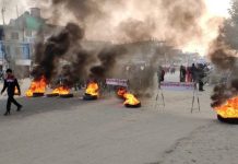बालिका हत्याको विरोधमा स्थानीयले पूर्वपश्चिम राजमार्गमा प्रदर्शन