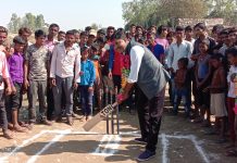 मेयर प्रत्याशी युवा चर्चीत नेता जयसवालद्वारा क्रीकेट खेलकुदको उदघाटन