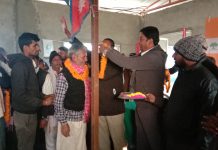 विभिन्न पार्टी परित्याग गरी सयौं भन्दा बढी कांग्रेसमा प्रवेश