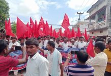 गौरमा प्रदर्शन गर्दै सिडिओलाई ज्ञयापन पत्र बुझाए