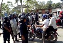दुई समुदायबीच झडप हुँदा प्रहरी सहित तीन जना घाईते