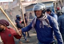 सिरहामा आधा दर्जन गाडीमा तोडफोड, ७ राउण्ड आश्रुग्यास प्रहार