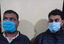 नक्कली मोबिल बनाई बिक्री वितरण गर्ने २ जना पक्राउ