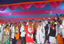 गौर नगरपालिकाका निवर्तमान मेयर गुप्ता लगायत ठुलो संख्यामा अन्य पार्टी परित्याग गरी नेकपा एमालेमा प्रवेश