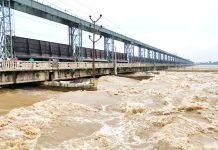 खोलियो कोशी ब्यारेजका ५६ मध्ये ४६ ढोका