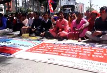 लघुवित्तीय संस्थाहरुले ज्यादती गरेको भन्दै पीडितहरुको अनसन सुरु