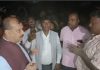 आगलागि पीडितलाई छिमेकी नपा गौरको मेयर शम्भु साहको सहयोग ।