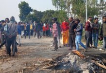 सर्लाहीमा हिजो भएको झडपमा ज्यान गुमाएका साहको शव अझै घटनास्थलमै