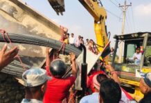 रौतहटमा ट्रेक्टर पल्टिदा चालकसहित दुई जना घाइते