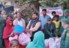 गरुडा नगरपालिकाले विपन्न परिवारलाई ब्ल्याङ्केट वितरण गर्यो