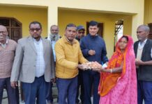 सखुआवा धमौरामा सुत्केरी महिलाका लागि यातायात खर्च र अण्डा वितरण