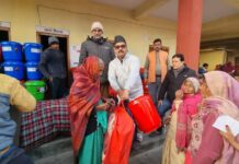गौर नगरपालिकाका दलित बस्तीमा राहत वितरण