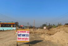 बिना स्वीकृत प्रवेश द्वार निर्माण